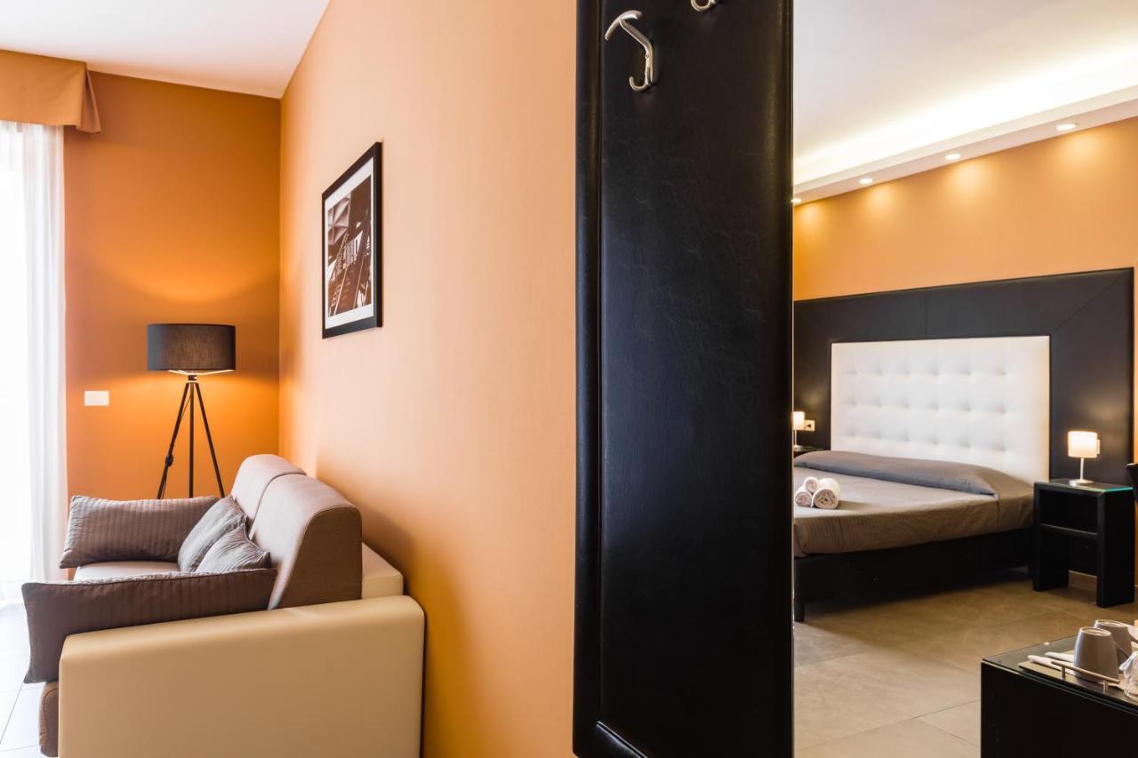 Bh Napoli Railway Hotel Exterior photo