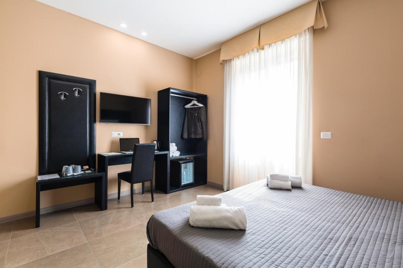 Bh Napoli Railway Hotel Exterior photo