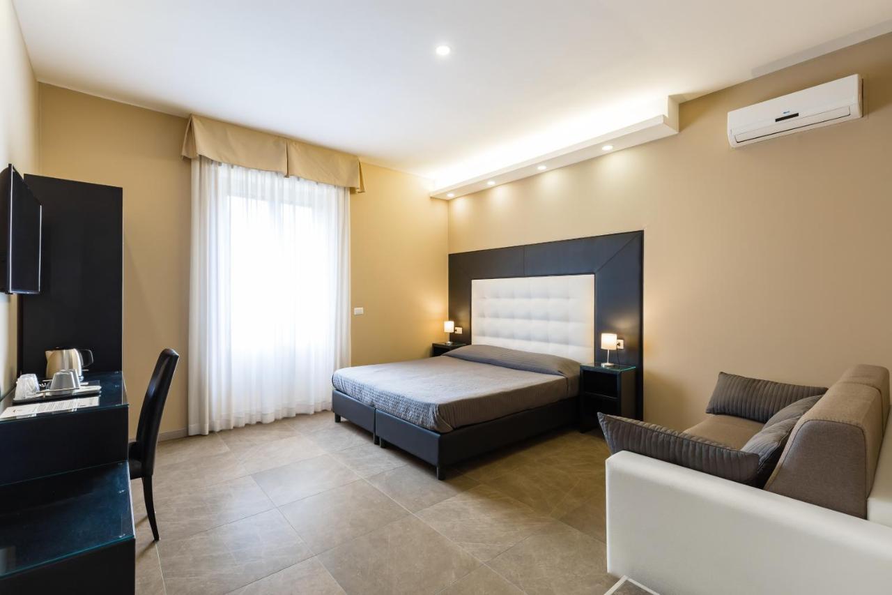 Bh Napoli Railway Hotel Exterior photo